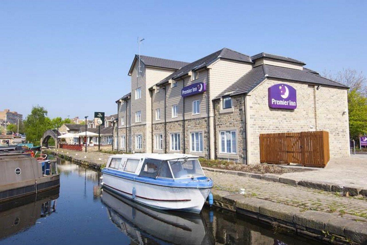 Premier Inn Huddersfield Central Zewnętrze zdjęcie