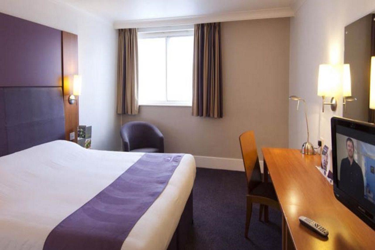 Premier Inn Huddersfield Central Zewnętrze zdjęcie