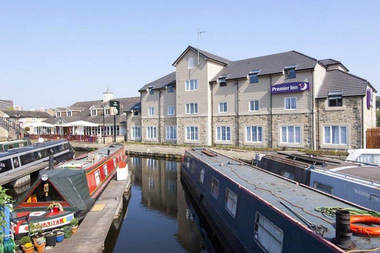 Premier Inn Huddersfield Central Zewnętrze zdjęcie