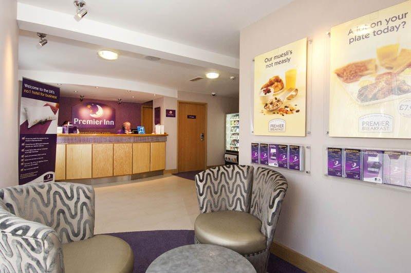 Premier Inn Huddersfield Central Zewnętrze zdjęcie