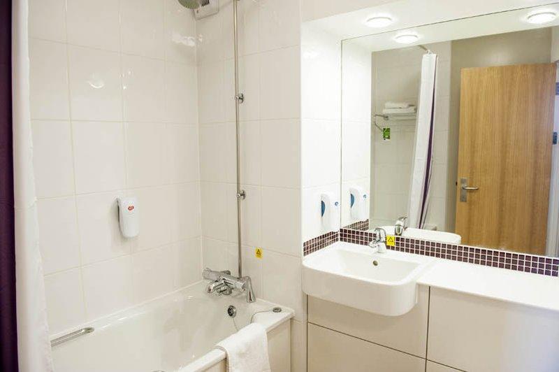 Premier Inn Huddersfield Central Zewnętrze zdjęcie